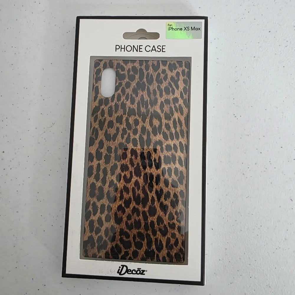 Iphone XS Max Phone Case and Phone Grip and Stand Animal Print NEW